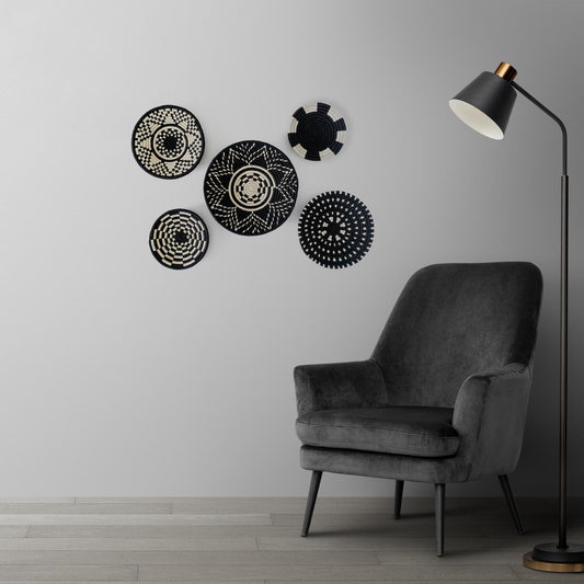 Festive-Wall-Decor-Monochrome