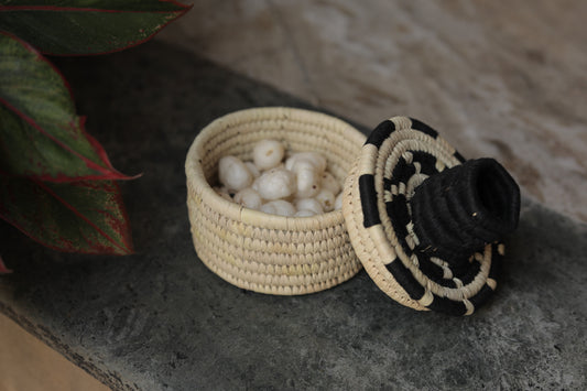 Woven-Sabai-Grass-Savory-Snack-Munch-Box