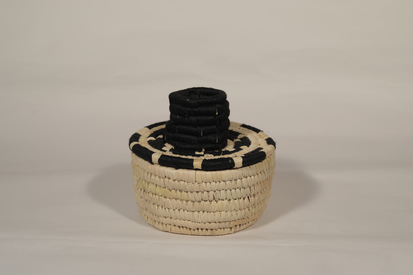 Handwoven-Savory-Snack-Munch-Box
