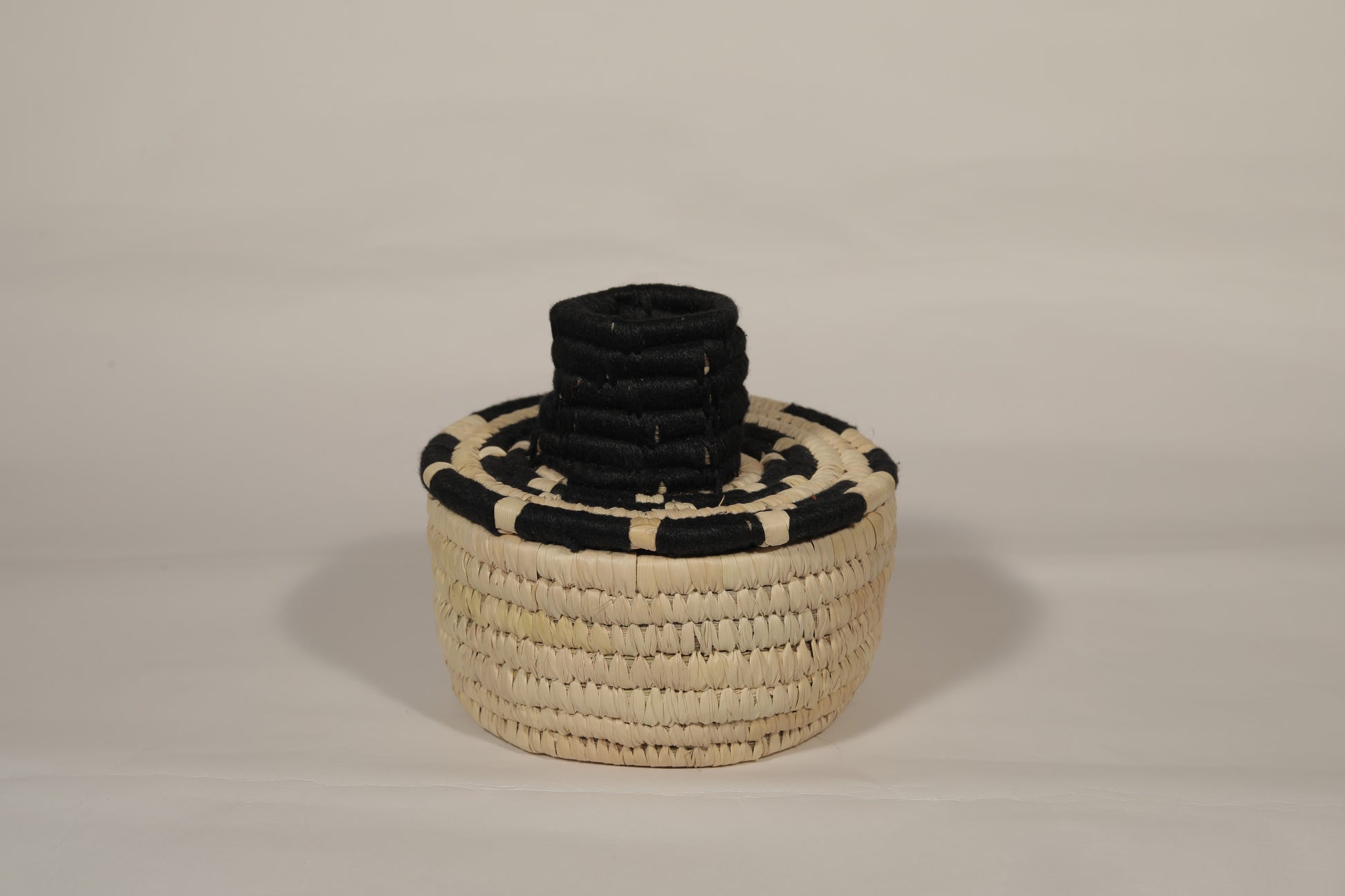 Handwoven-Savory-Snack-Munch-Box
